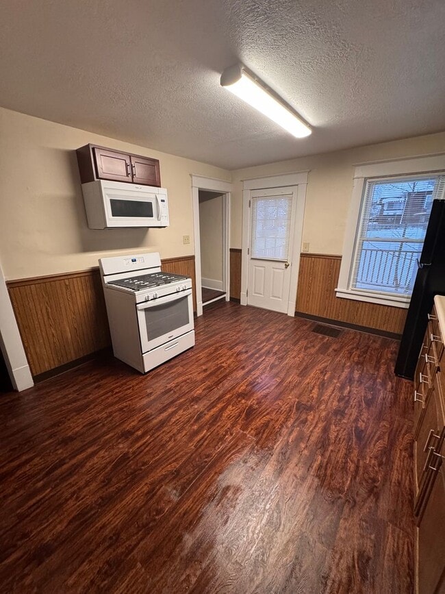 Building Photo - 100 Smithsonian St