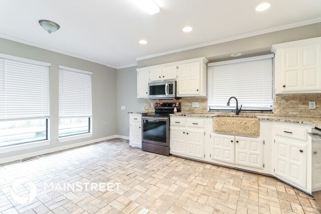 Building Photo - 1220 Interurban Way