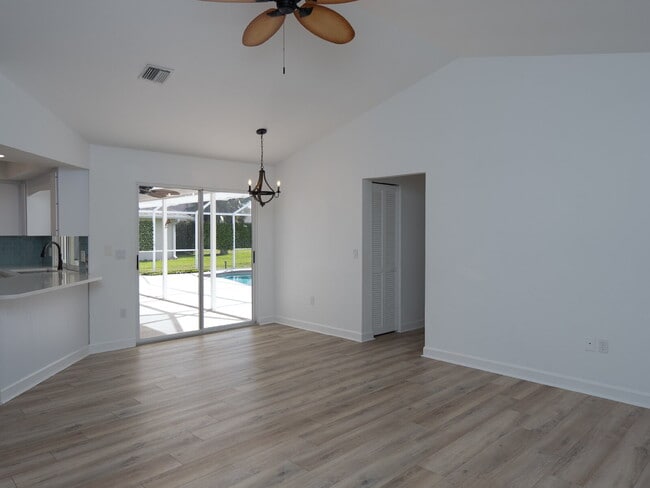 Building Photo - "Spacious 3-Bedroom Pool Home with 2 Baths & 2,075 Sq. Ft. of Comfort in Venice, FL!"