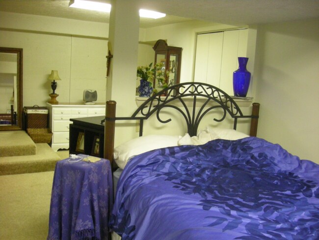 Building Photo - 729 Trenton Ct