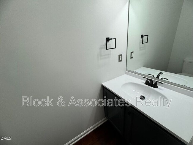 Building Photo - 4804 Tanglewood Oaks St