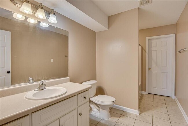 Building Photo - 140 Grove Landing Ct