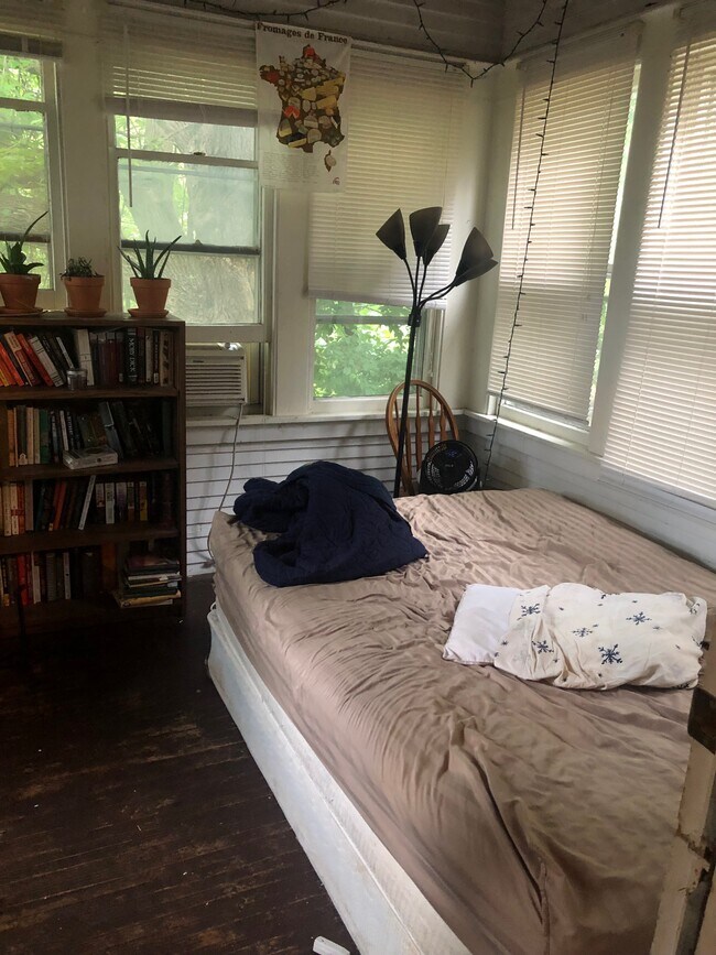 Building Photo - 430 8th St SE