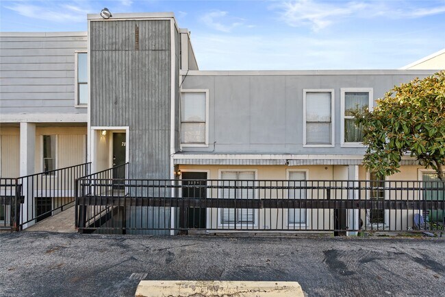 Building Photo - 781 Country Pl Dr