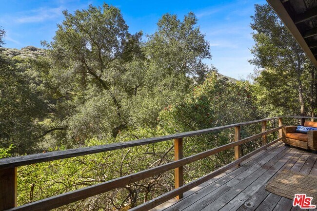 Building Photo - 764 Old Topanga Canyon Rd