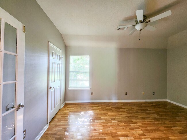 Building Photo - 2412 N Mission Cir