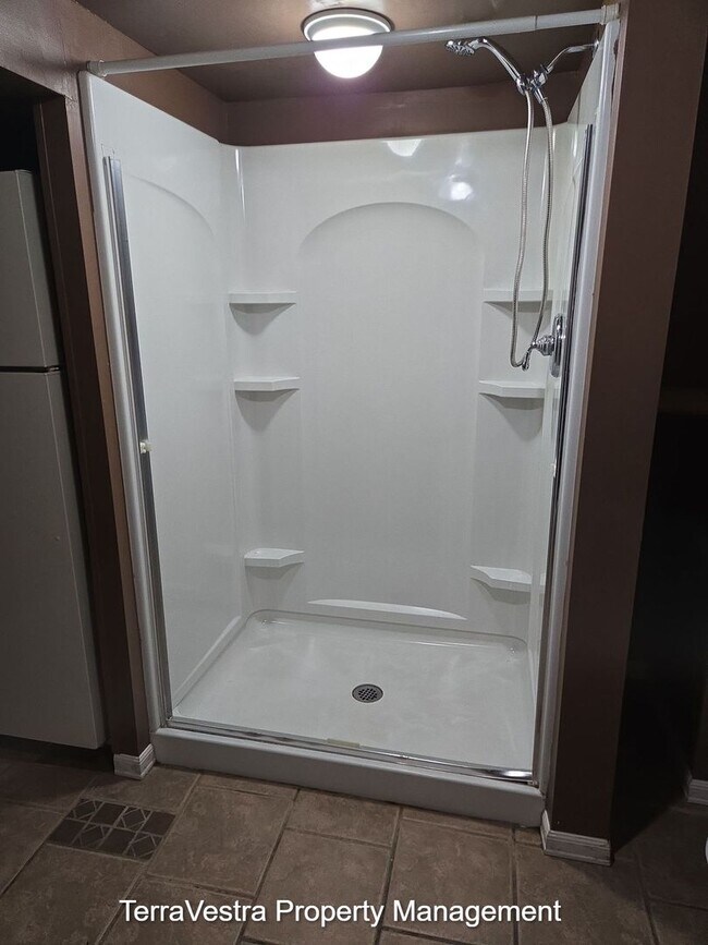 Building Photo - Now Showing for 2026-2027 School Year Glassboro 4 Bed 2.5 Bath