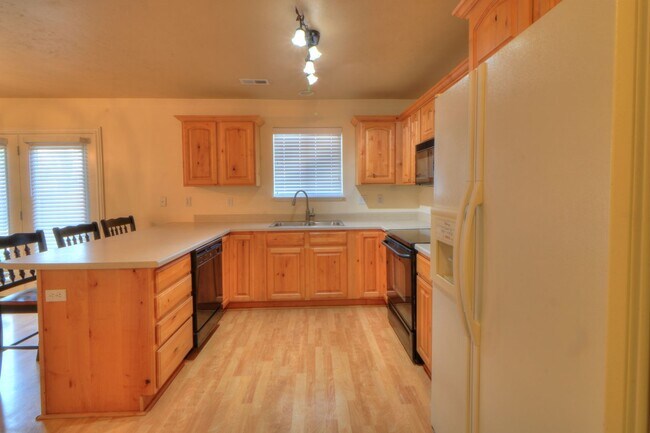 Building Photo - Corner lot with easy access to American Fork and Lehi