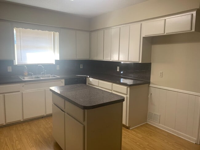 Building Photo - 3/2.5/2  LISD FENCED YARD PET FRIENDLY