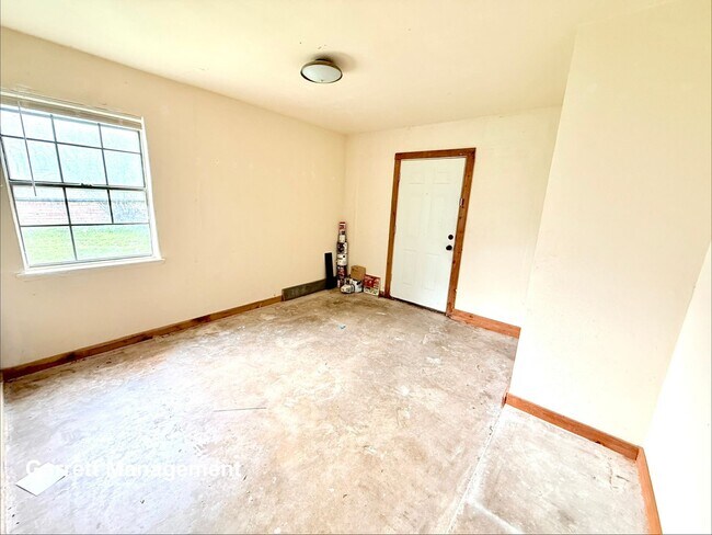 Building Photo - 106 N Fairview Dr