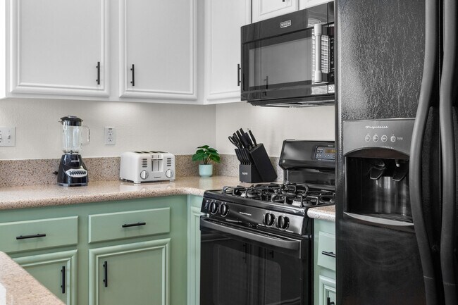Building Photo - 82664 Heston Dr