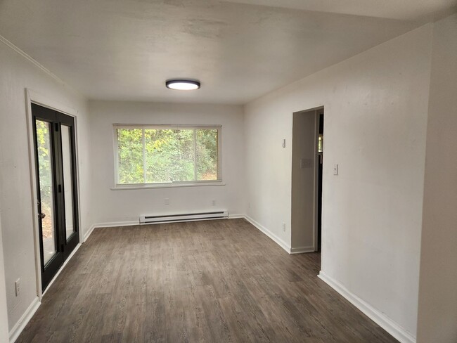 Building Photo - FOR RENT - PORTSMOUTH