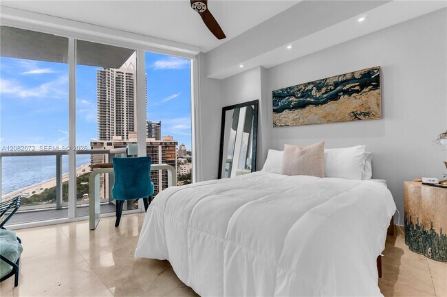 Building Photo - 6515 Collins Ave