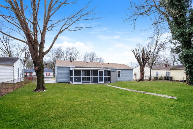 Building Photo - 327 Whitewater Dr