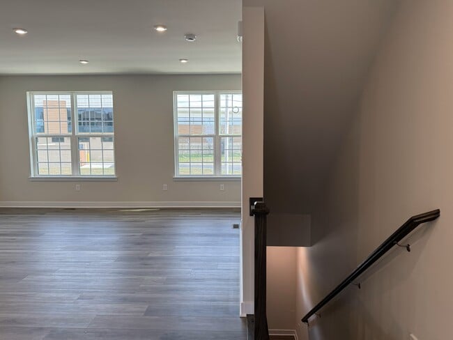 Building Photo - 339 E Cochran St