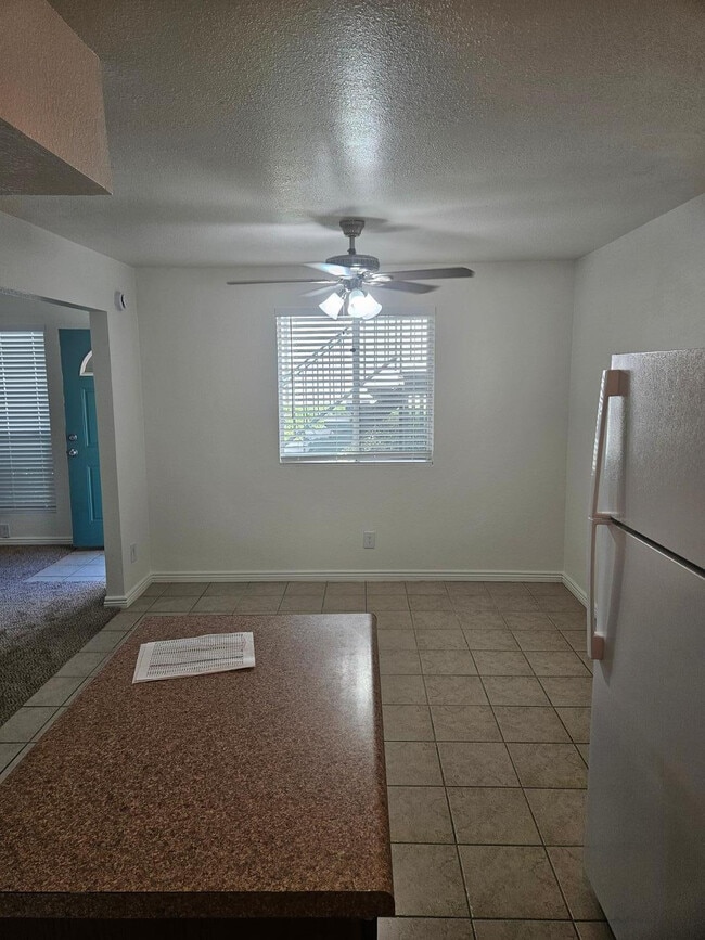 Building Photo - 1310 S Hardy Dr