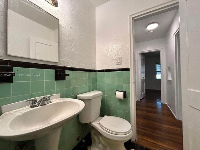 Building Photo - 1928 Wilson St