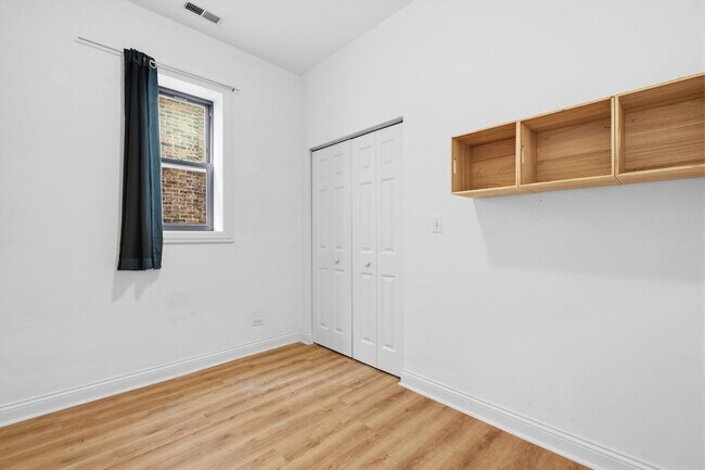 Building Photo - 2610 W Iowa St