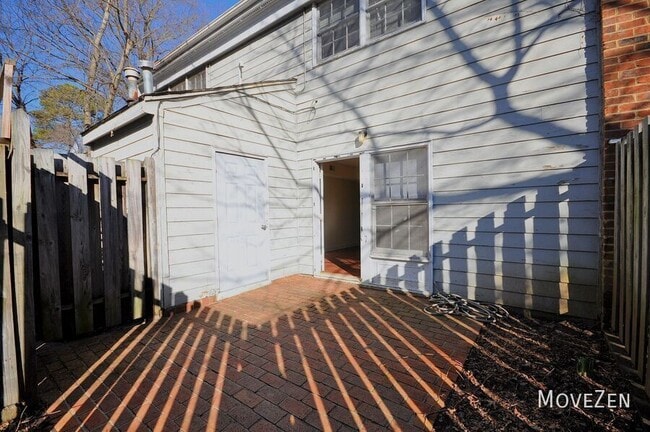 Building Photo - 2841 Tully Square