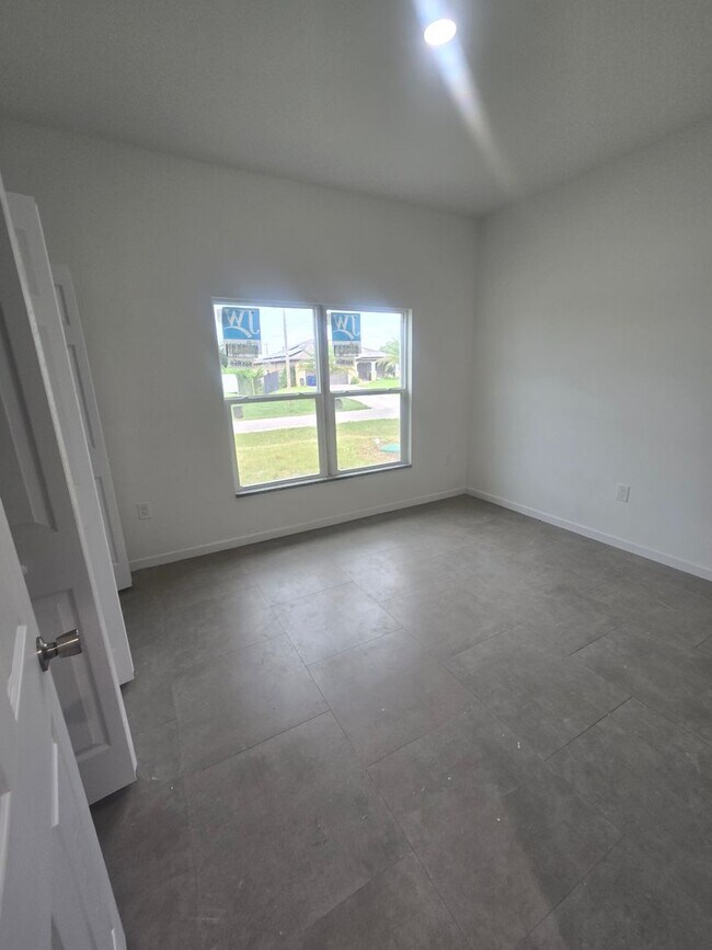 Building Photo - BRAND NEW 2/2/1 -  SW LEHIGH ACRES