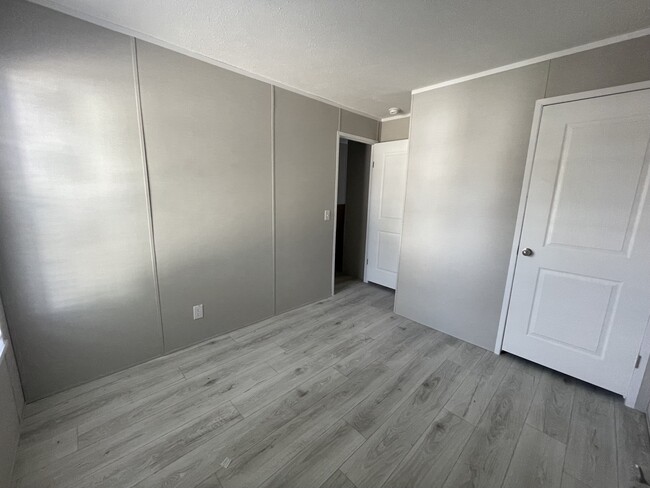 Building Photo - 17 Meadowlark Ln