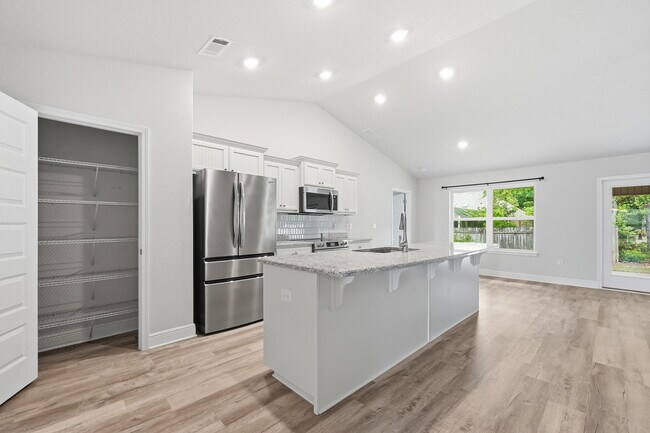 Building Photo - 5810 Crestlake Dr