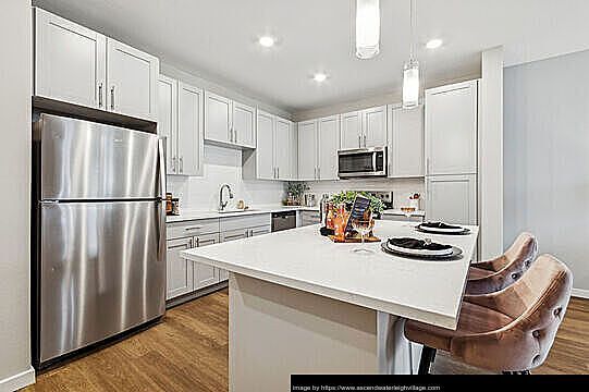 Building Photo - 16200 Ascend Vlg Ln
