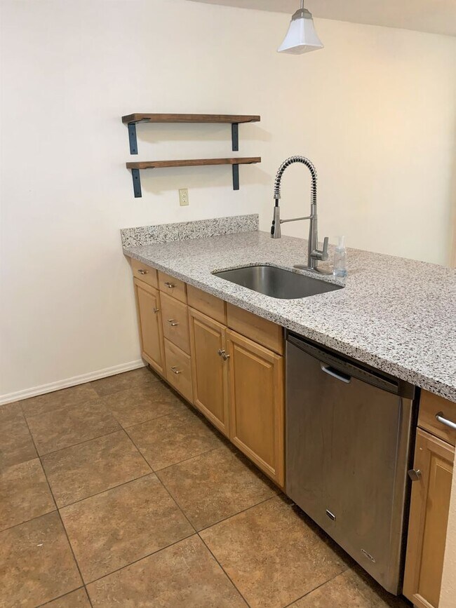 Building Photo - Upgraded 3 bed 2 bath condo in Kailua Town, 2 covered parking