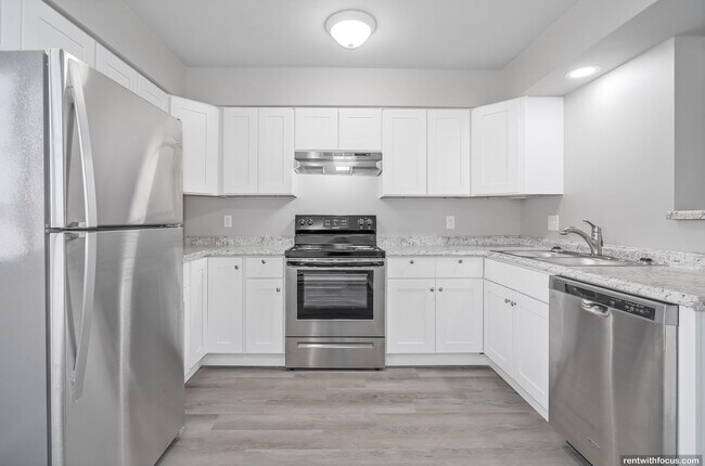 Building Photo - 410 Fox Shores Dr.