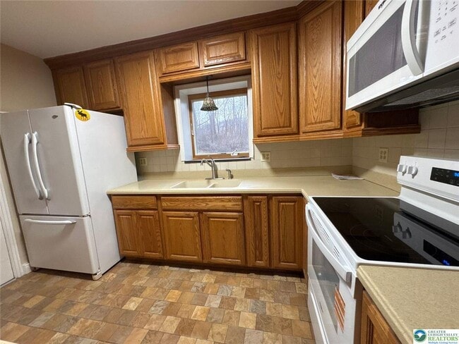 Building Photo - 3686 Lower Saucon Rd