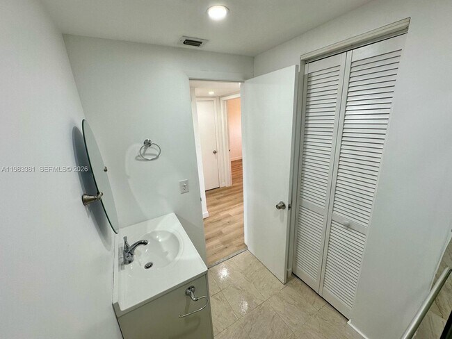 Building Photo - 455 Golden Isles Dr