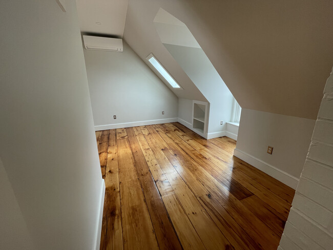 Third Floor Loft Living Room - 18 North St