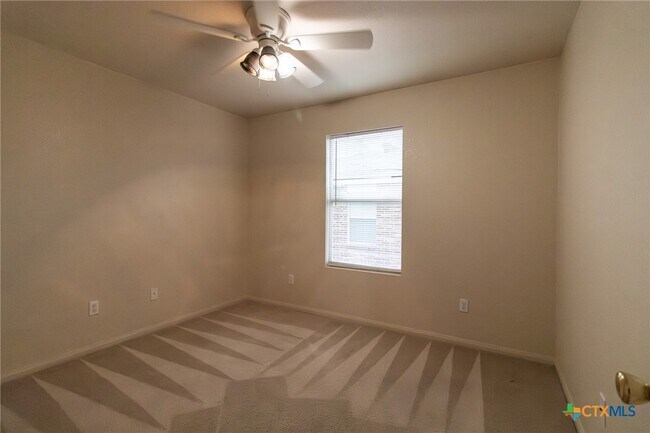 Building Photo - 2203 Maedell Dr