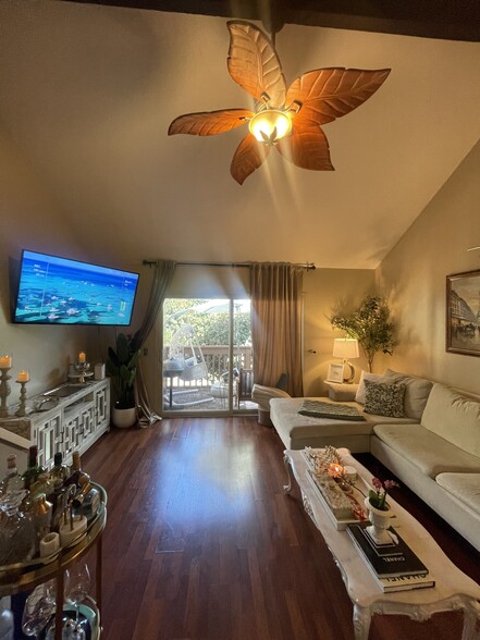 Open floor plan with great natural light. - 361 Orange Blossom