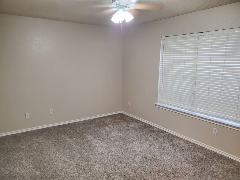 Building Photo - 1036 Scenic Dr