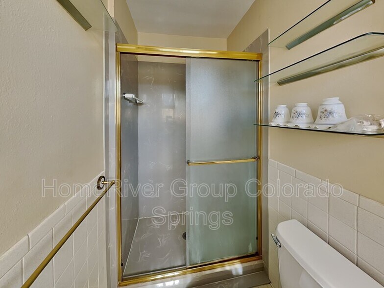 Building Photo - 1051 Hathaway Dr