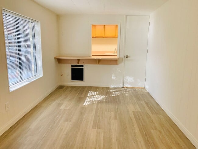Building Photo - 1BD/1BA LA JOLLA COTTAGE ACROSS FROM WINDANSEA! AVAILABLE JUNE FOR $2,895/mo!