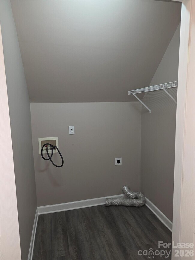 Building Photo - 935 Woodington Ln