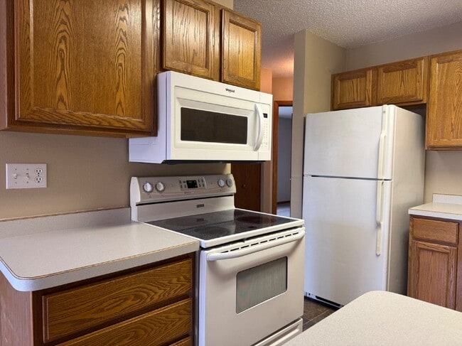 Building Photo - 2733-33 1/2 33 1/2 Ave S