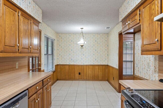 Building Photo - 504 Warbler Dr