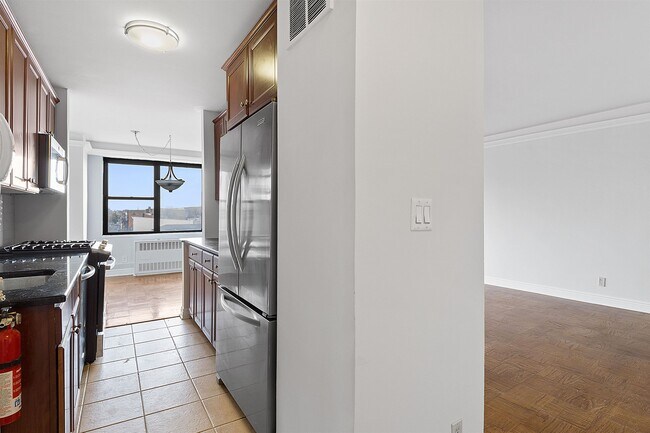 Building Photo - 500 Central Ave