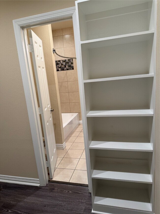 Building Photo - 2942 Altoona St