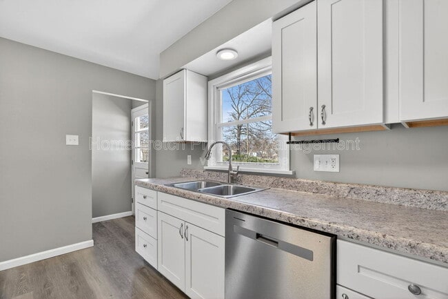 Building Photo - 9625 Theodosia Ave