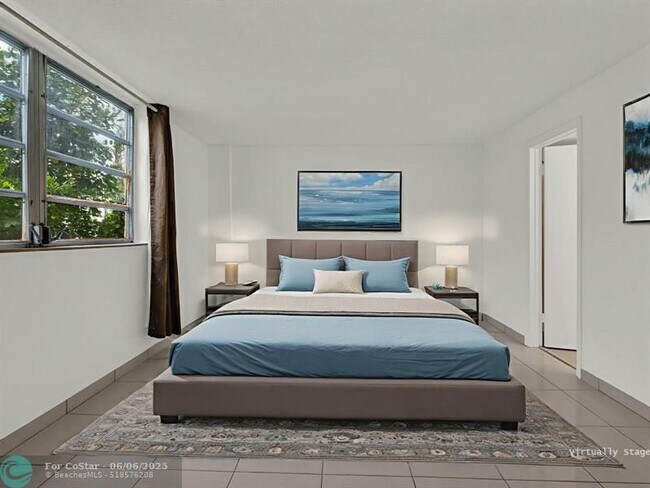 Building Photo - 121 SE 3rd Ave