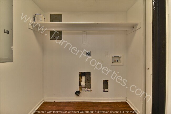 Building Photo - 4000 Williamsburg Dr, Columbia, SC 29203