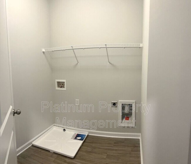 Building Photo - 4579 Silver Oak Dr