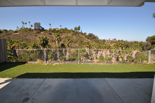 Building Photo - 4BR/2BA house with View, private yard! (Le...