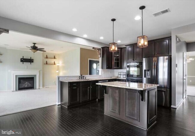 Building Photo - 320 Hopkins Dr