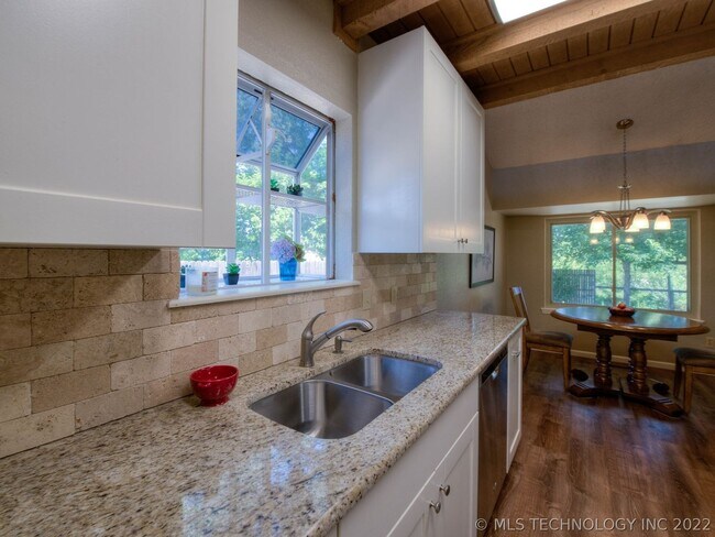 Building Photo - 3021 S Ash Ave