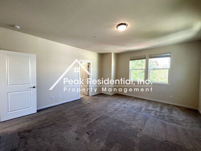 Building Photo - Beautiful Folsom 4bd/3ba Home with 2 Car G...